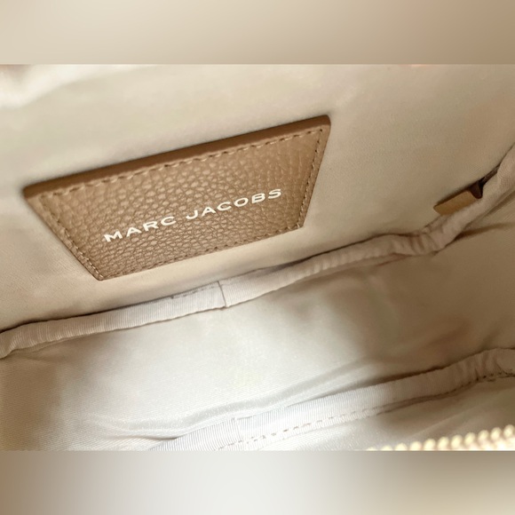 ❌SOLD ❌ New Marc Jacobs The Crossbody Bag Tan - Picture 8 of 11
